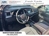 Used 2019 Toyota Highlander AWD V6 image 2