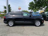 Used 2018 Volkswagen Tiguan SE w/ Panoramic Sunroof Package image 2