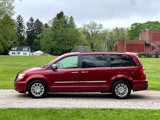 Used 2015 Chrysler Town & Country Touring-L w/ Driver Convenience Group image 2