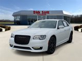 Used 2022 Chrysler 300 Touring image 2