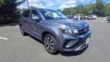 Used 2024 Volkswagen Taos SE w/ Panoramic Sunroof Package image 2