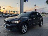 Used 2022 Volvo XC40 T5 Momentum image 3