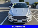 Used 2018 Ford Fusion SE image 2