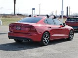 Used 2020 Volvo S60 T6 Momentum image 3