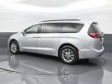 Used 2022 Chrysler Pacifica Touring-L image 5