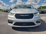 Used 2023 Chrysler Pacifica Touring-L image 3