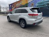 Used 2018 Toyota Highlander XLE image 3