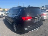 Used 2017 Chrysler Pacifica Touring-L image 5