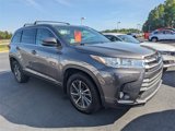 Used 2017 Toyota Highlander XLE image 2