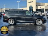 Used 2023 Chrysler Pacifica Limited image 2