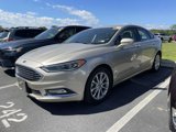 Used 2017 Ford Fusion SE w/ Fusion SE Technology Package image 2