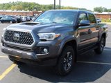 Used 2019 Toyota Tacoma TRD Sport image 2