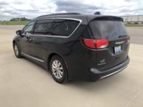 Used 2017 Chrysler Pacifica Touring-L image 4