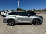 Used 2021 Toyota Highlander XLE image 6