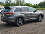 Used 2017 Toyota Highlander XLE image 4