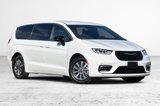 New 2025 Chrysler Pacifica Select image 2
