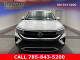 Used 2022 Volkswagen Taos SE image 2