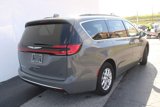 Used 2022 Chrysler Pacifica Touring-L image 4