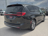 Used 2023 Chrysler Pacifica Touring-L image 5