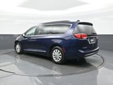 Used 2017 Chrysler Pacifica Touring-L image 5