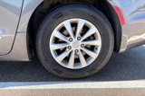 Used 2018 Chrysler Pacifica Touring-L image 4
