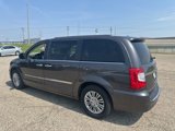 Used 2015 Chrysler Town & Country Touring-L w/ Driver Convenience Group image 4