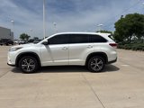 Certified 2017 Toyota Highlander Plus image 4