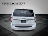 Used 2016 Chrysler Town & Country Touring image 4