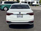 Certified 2022 Volkswagen Jetta SE image 5