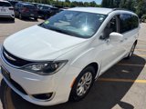 Used 2017 Chrysler Pacifica Touring-L image 4