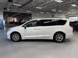 Used 2023 Chrysler Pacifica Limited image 4