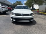Used 2017 Volkswagen Jetta SE image 2