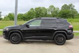 Used 2023 Jeep Cherokee Altitude Lux image 2