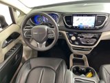 Used 2023 Chrysler Pacifica Touring-L image 4