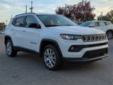 Used 2023 Jeep Compass Latitude image 3