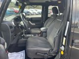 Used 2015 Jeep Wrangler Unlimited Rubicon image 2