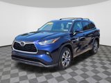 Used 2022 Toyota Highlander XLE image 2