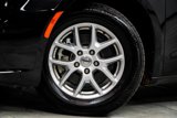Used 2022 Chrysler Pacifica Touring-L image 3