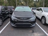 Used 2017 Chrysler Pacifica Limited image 2