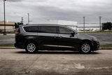 Used 2023 Chrysler Pacifica Touring-L image 4