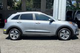 Used 2022 Kia Niro EX image 3