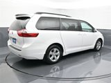 Used 2016 Toyota Sienna LE image 5