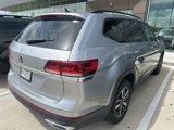 Used 2021 Volkswagen Atlas SE image 2