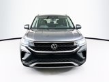 Used 2024 Volkswagen Taos SE w/ MDO Package image 2