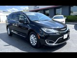 Used 2017 Chrysler Pacifica Touring-L image 2