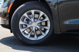New 2025 Chrysler Pacifica Select image 3