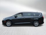 Used 2022 Chrysler Voyager LX image 4