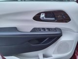 Used 2023 Chrysler Pacifica Limited image 6