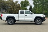 Used 2017 Toyota Tacoma SR image 3