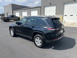 Used 2023 Jeep Grand Cherokee Laredo image 3
